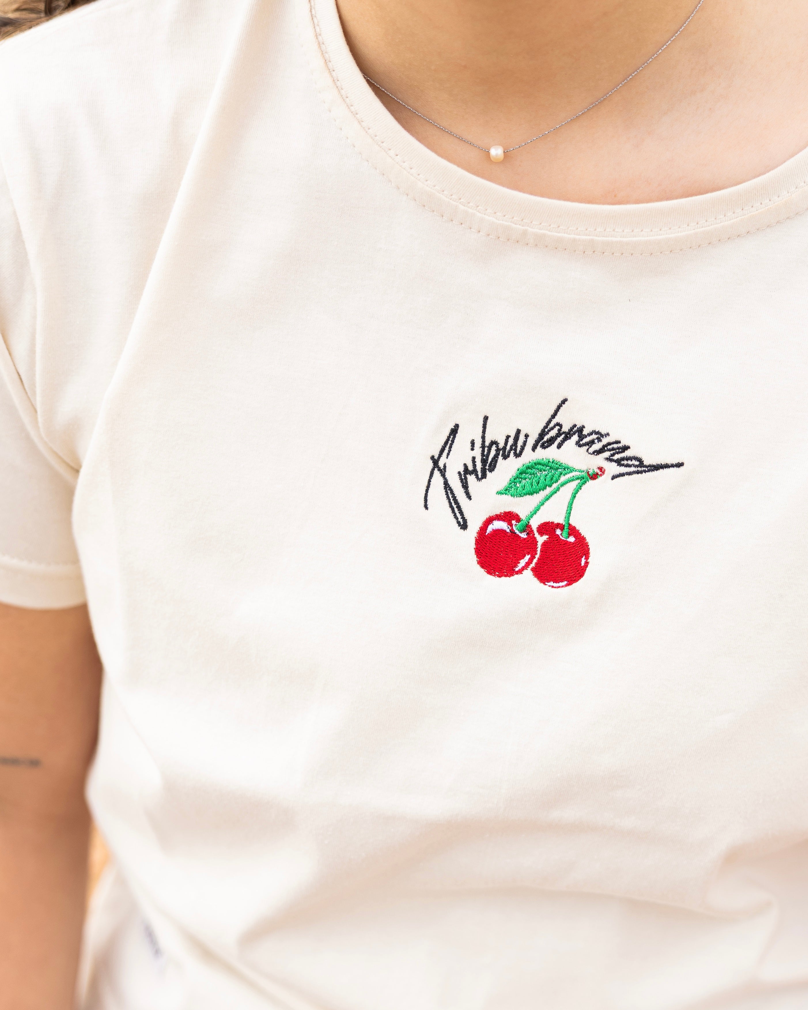 Remera cherry dama