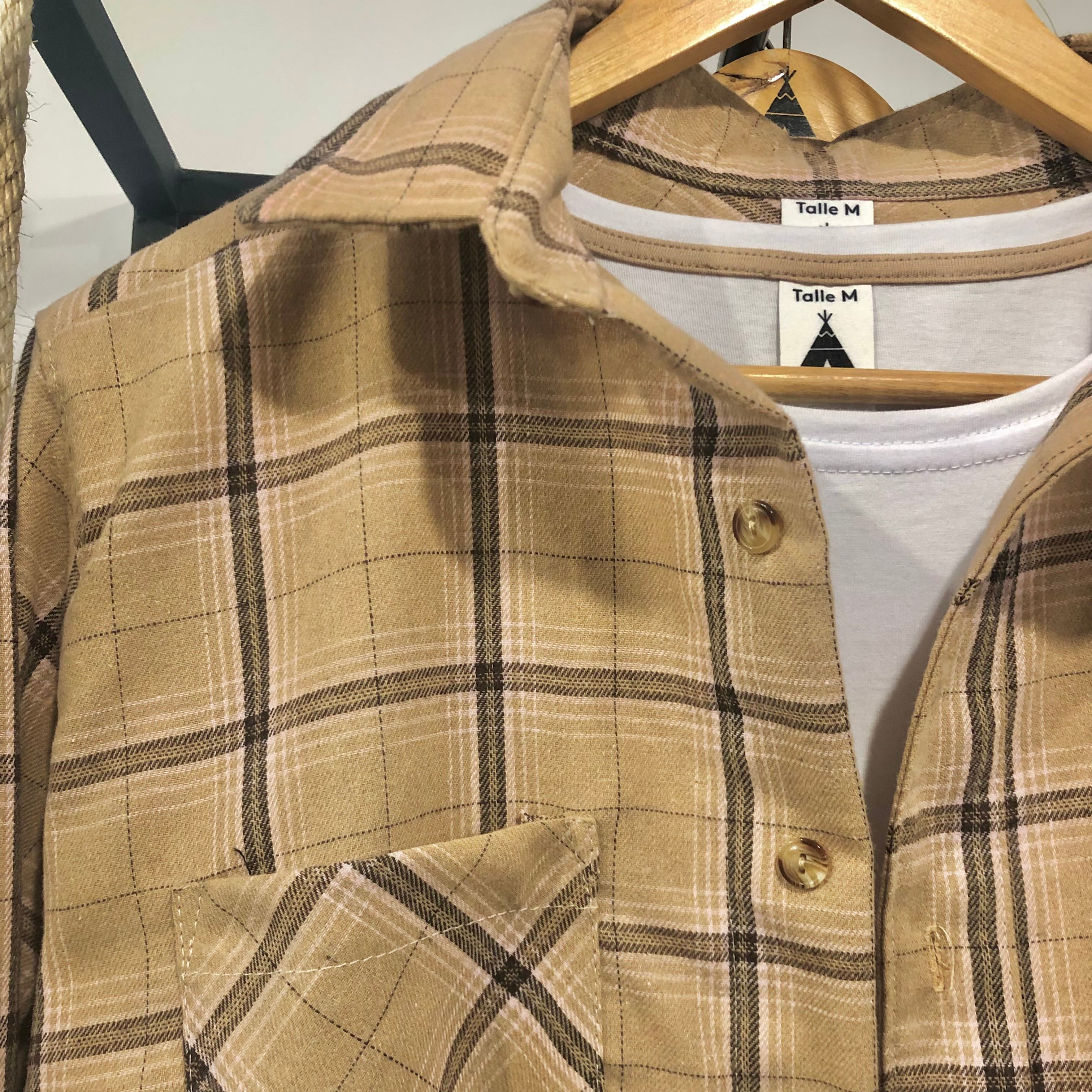 Sobrecamisa liviana clara
