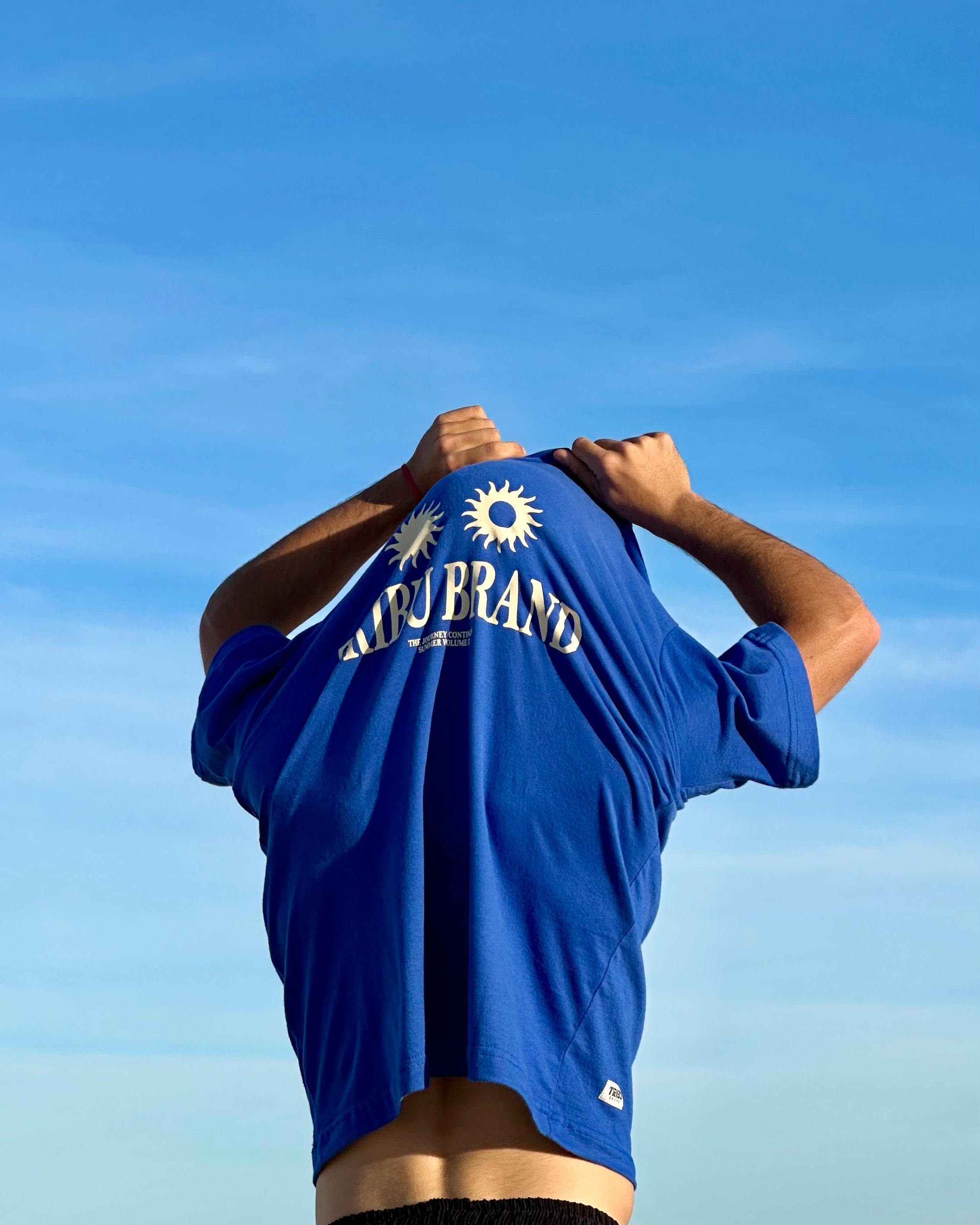 Remera over blue vibes