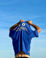 Remera over blue vibes