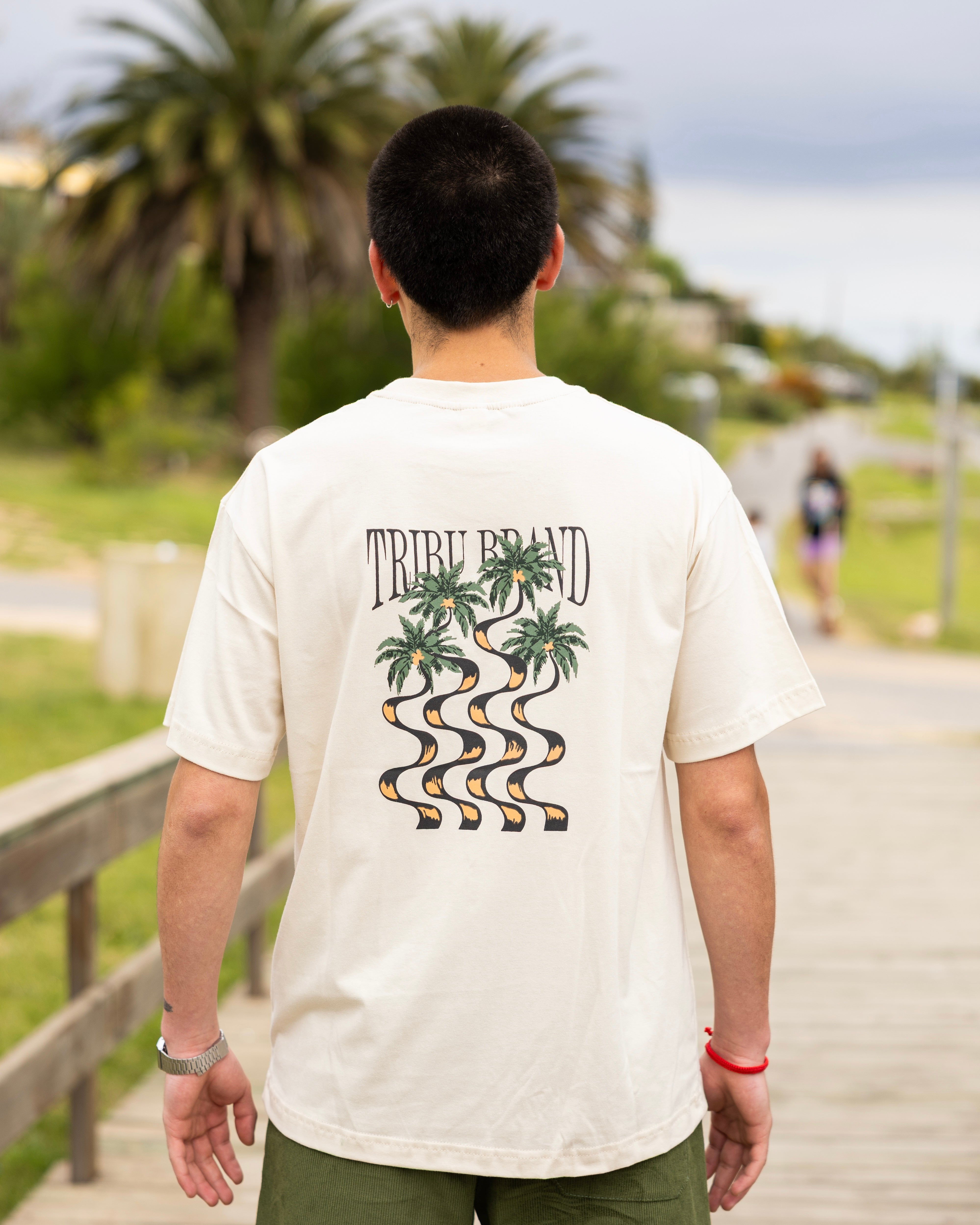 Remera over palm trees 🌴