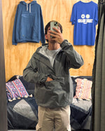 Rompeviento gris impermeable y térmico